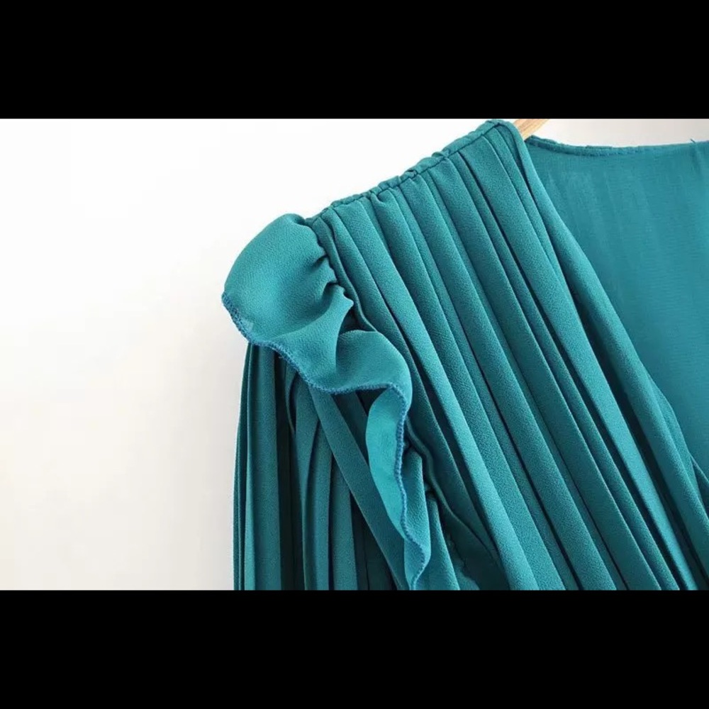 Dress - Picture 3 of 7